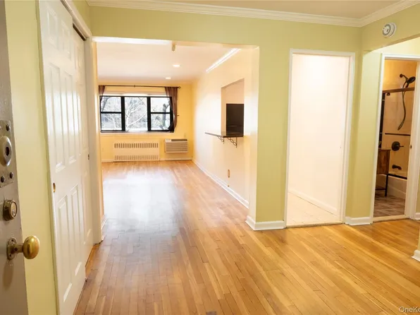 50 Brompton Road #2H, Great Neck, NY 11021