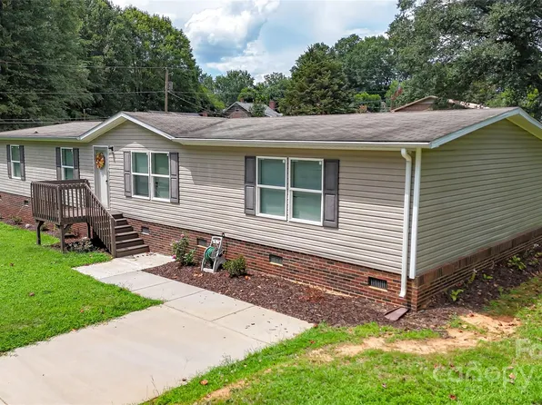 2418 6th Ave SW, Hickory, NC 28602