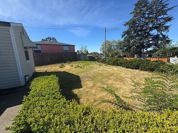4th image of 541 Moorland St