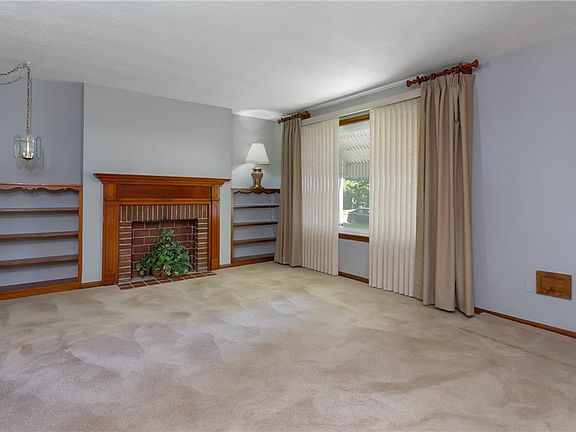 3rd image of 2275 S Jefferson Blvd