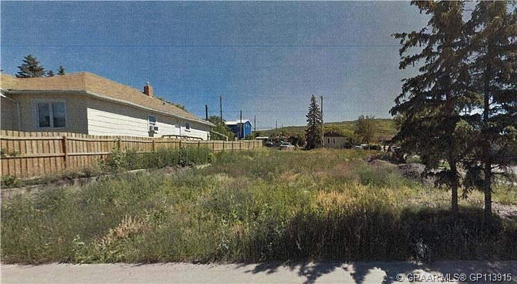1st image of 9413/9411 98th St