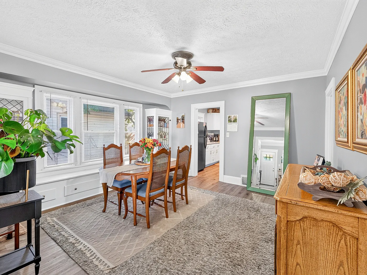 3 bed, 1600 sqft, $1,900 — Photo 3