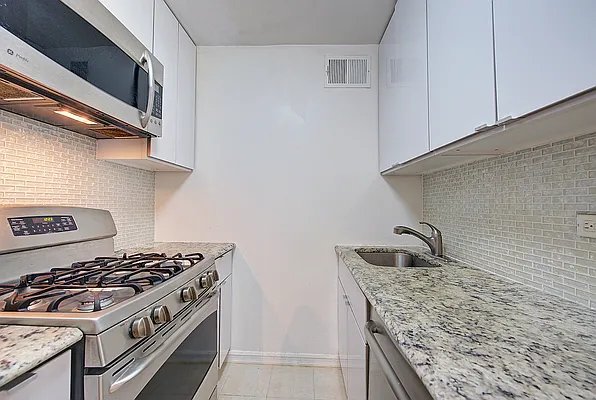 Sold by Keller Williams Realty Landmark | media 34