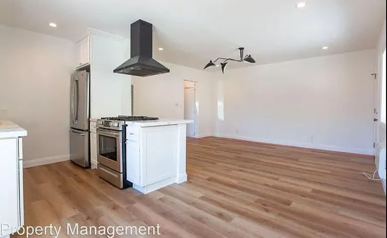 11807 Courtleigh Dr — Photo 3