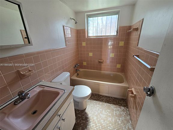 3rd image of 70 NW 77th St APT 11