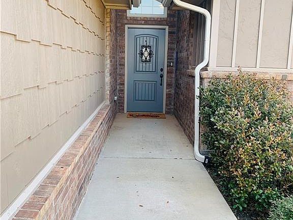 2nd image of 3913 Slater Dr