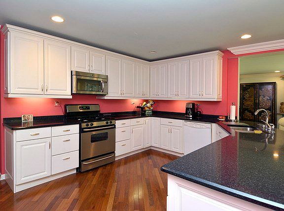 5th image of 1005 W Wildwood Dr
