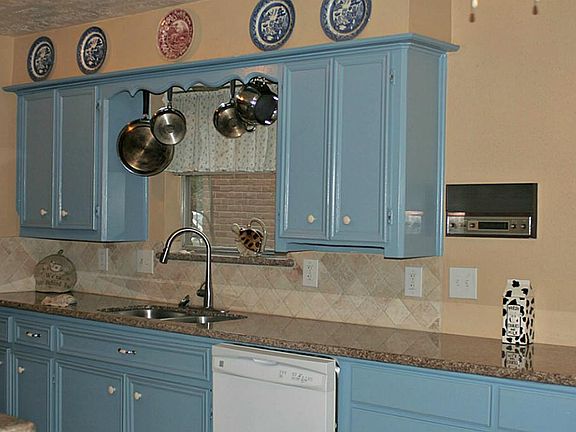 Kitchen with Granite