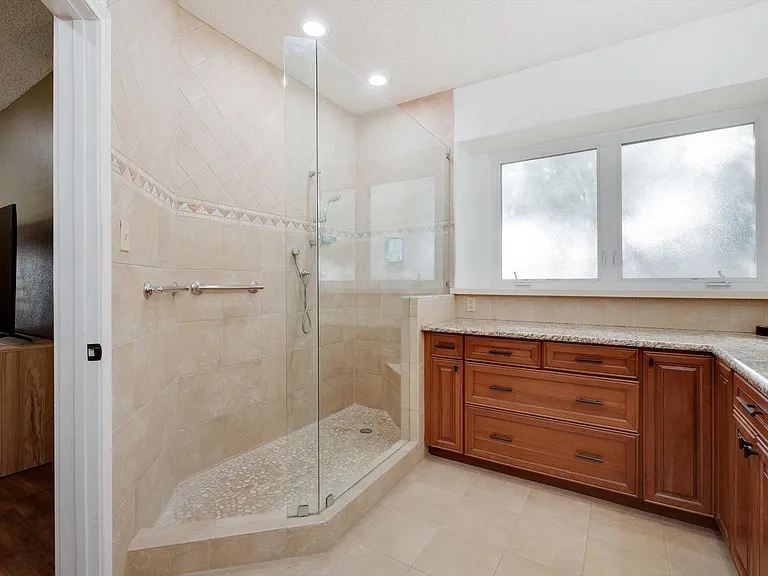 2200 Glenbrook St — Photo 22