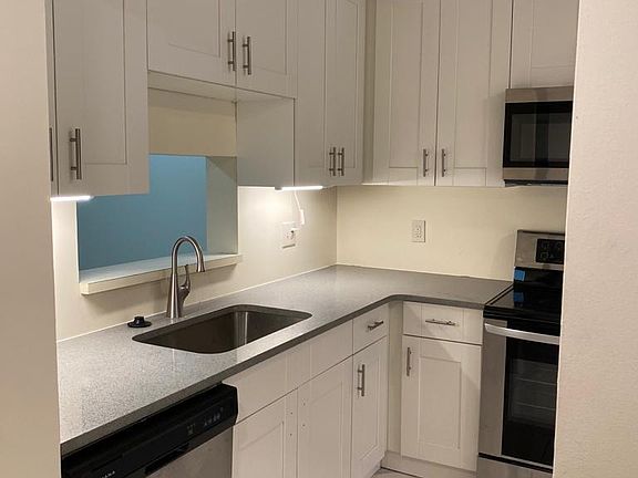 3rd image of 8011 Southgate Blvd