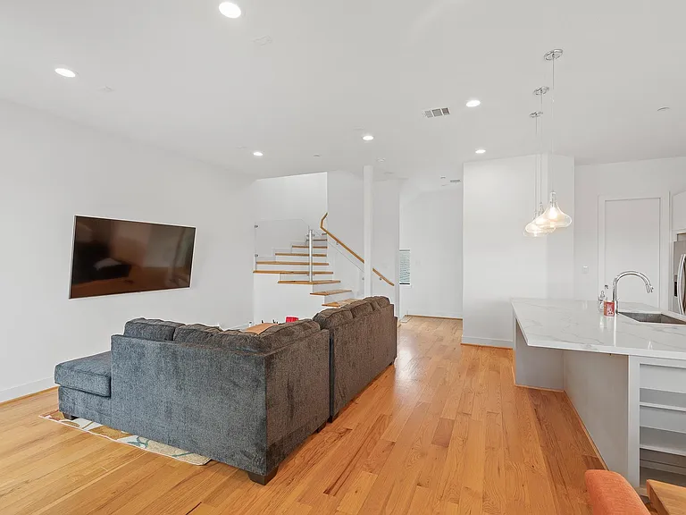 2239 N Macgregor Way — Photo 7