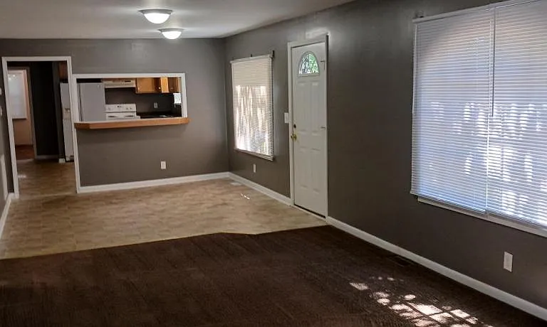 25 E Belvue Rd — Photo 5