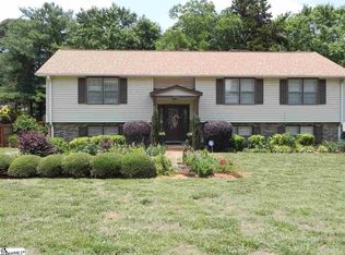 208 Brooks Rd, Mauldin, SC 29662