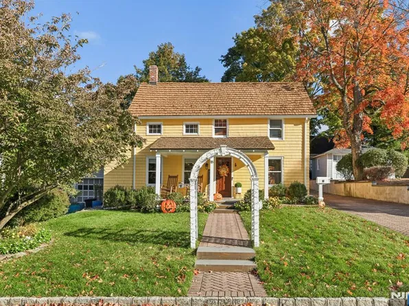 18 1st St, Allendale, NJ 07401
