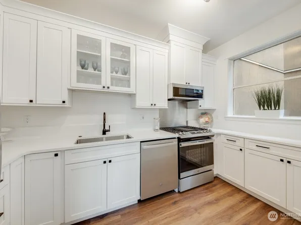 10042 Main Street #203, Bellevue, WA 98004