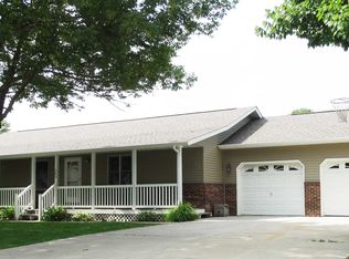 303 Forest Park Dr, Herrin, IL 62948