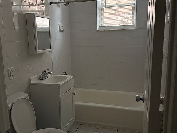 5th image of 60 Elm St APT B3