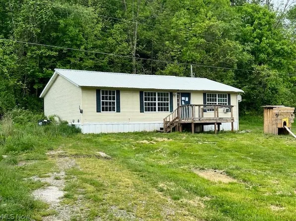 4305 Flat Rd SE, Uhrichsville, OH 44683