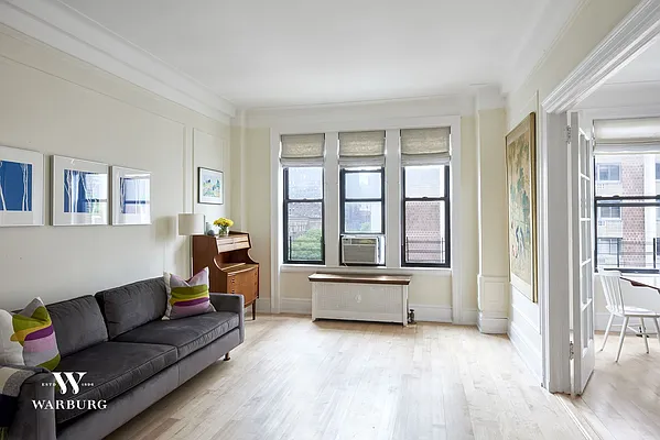 Sold by Warburg | media 8