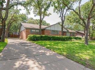 2857 Winterhaven Dr, Hurst, TX 76054