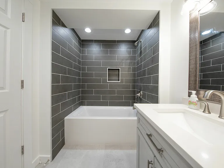 2527 NE 110th St #A — Photo 22