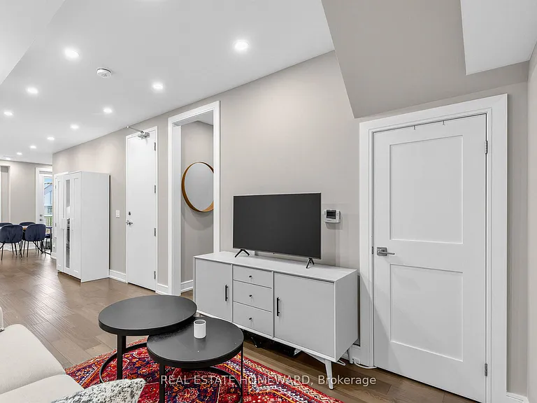 133 Cowan Ave #UPPER — Photo 17