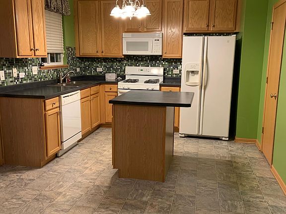 2nd image of 1913 Indian Hill Ln #1913