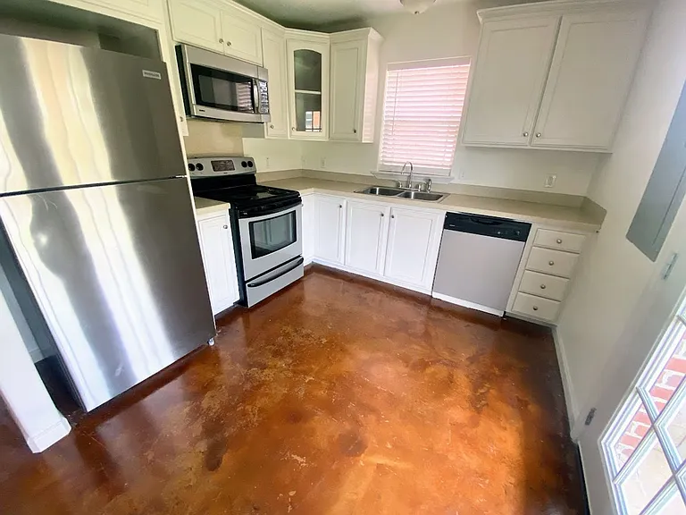357 E Sale Rd — Photo 9