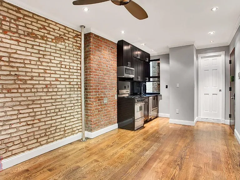 436 W 52nd St #7C — Photo 4