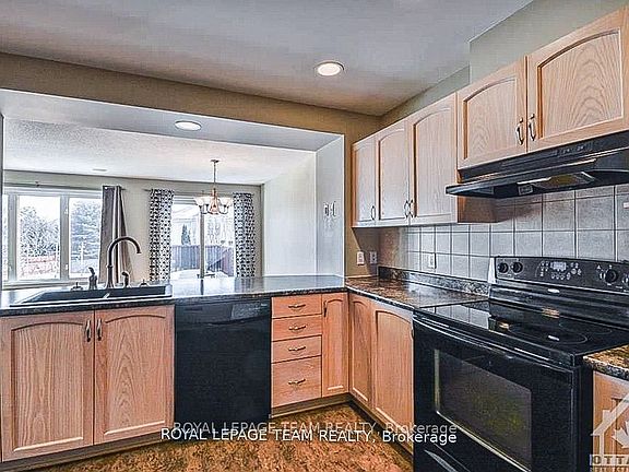 5th image of 234 Tandalee Cres