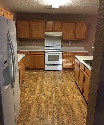 4th image of 2822 Bandbury Oak