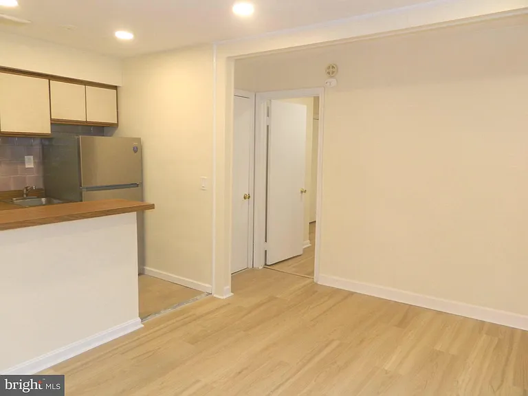 513 12th St NE #9 — Photo 10