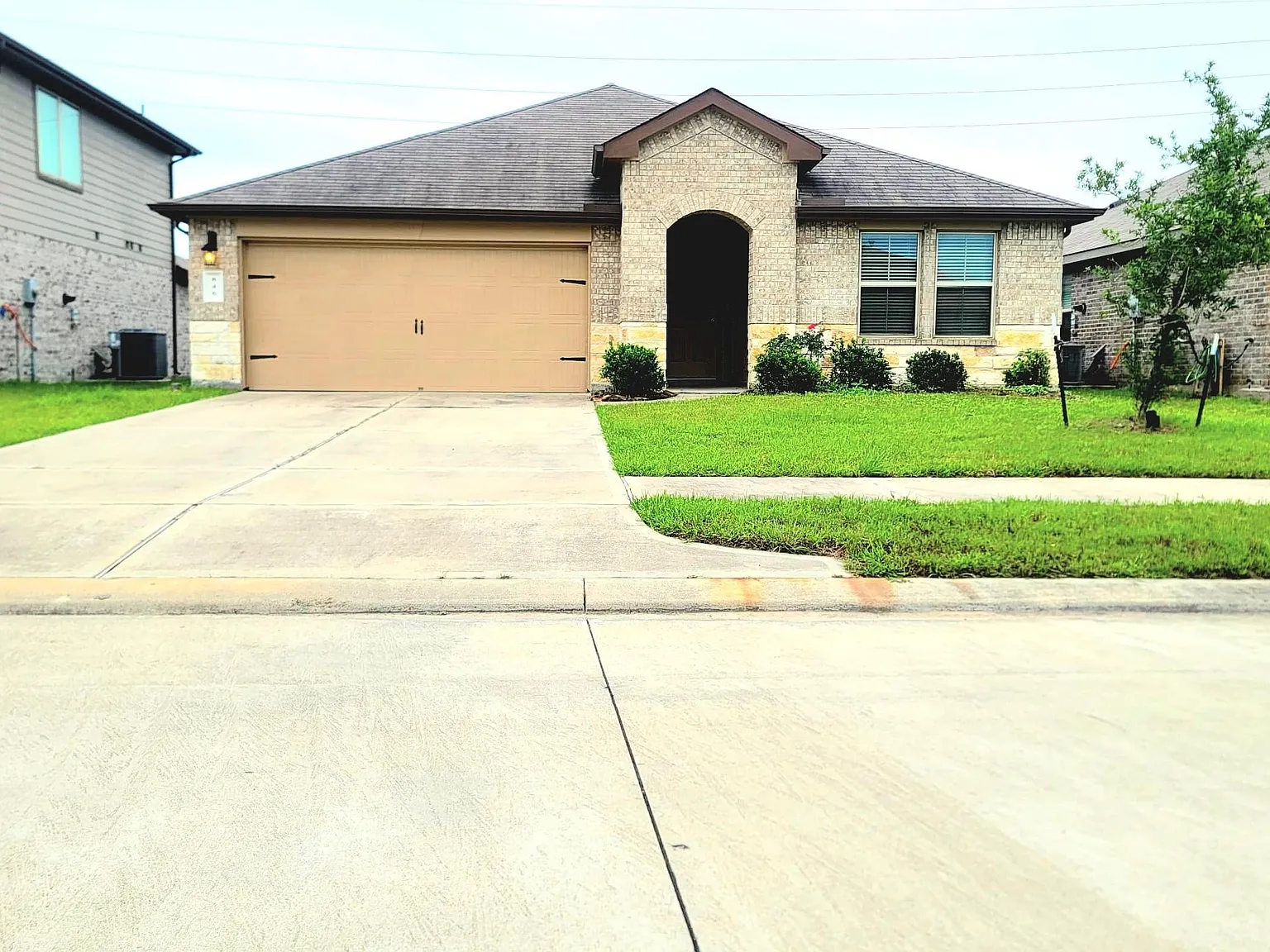 4 bed, 3.0 bath, 2078 sqft, $2,425 — Photo 1
