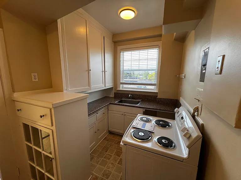 Picardo Arms Apartments — Photo 17