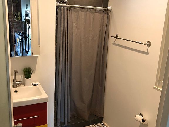 5th image of 1234 N Formosa Ave #5