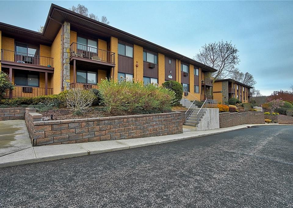 1st image of 7 E Lawrence Park Dr Unit 11