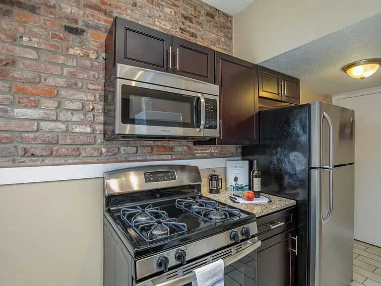 Lyndon Apartment — Photo 41