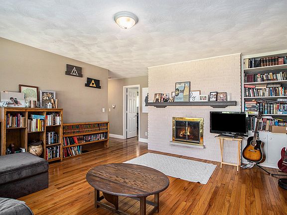 4th image of 26411 Sweetbriar St