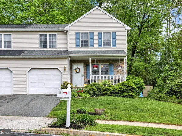 17 Mohnton Lawn Ct, Mohnton, PA 19540