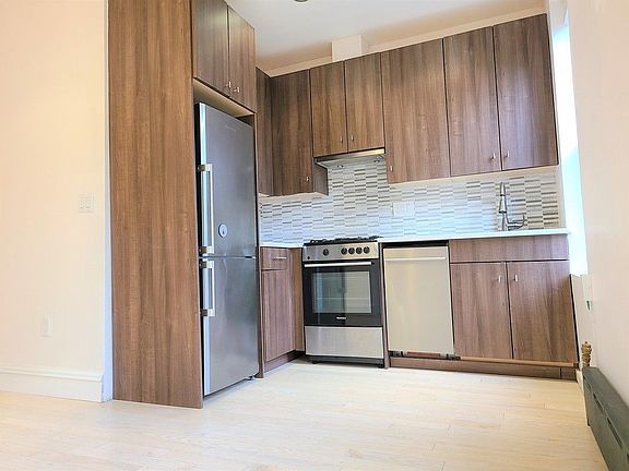 2nd image of 464 11th St #3B
