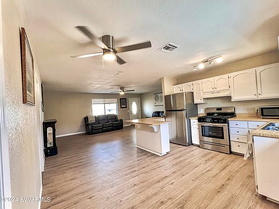 5th image of 837 S 5th Street