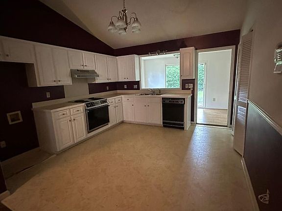 3rd image of 104 Remington Dr