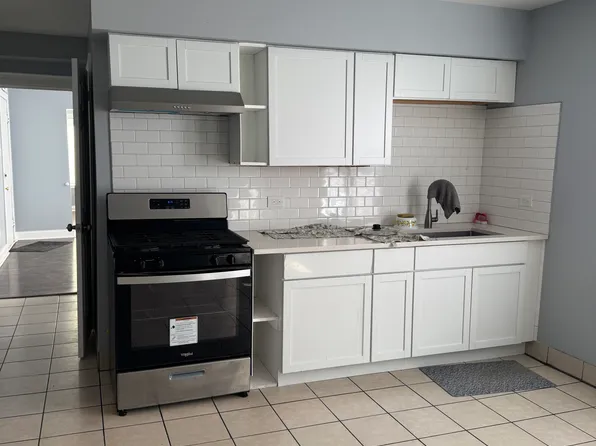 2958 W Fletcher St #2, Chicago, IL 60618