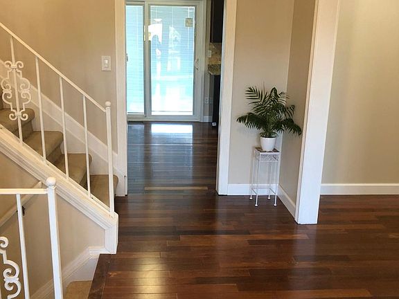 3rd image of 43759 Cranford Ave