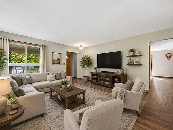 4th image of 635 Teton Cir