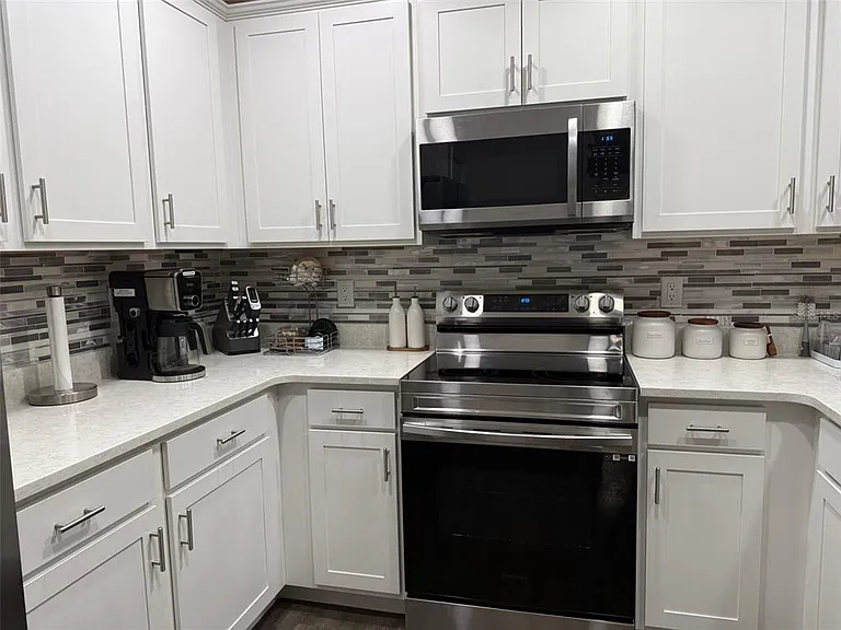 1046 Tropea Ln — Photo 15