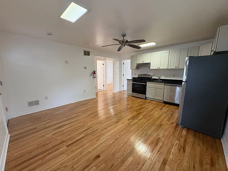 425 Drummond Ave — Photo 17
