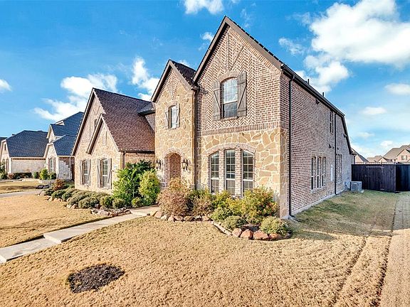 3rd image of 15258 Fountain Ln