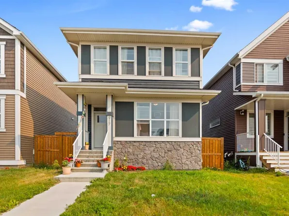 917 S West Lakeview Dr, Chestermere, AB T1X 2N3