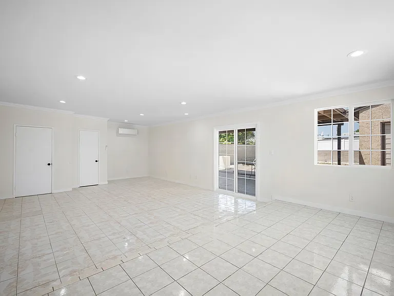 6607 Riverton Ave — Photo 13